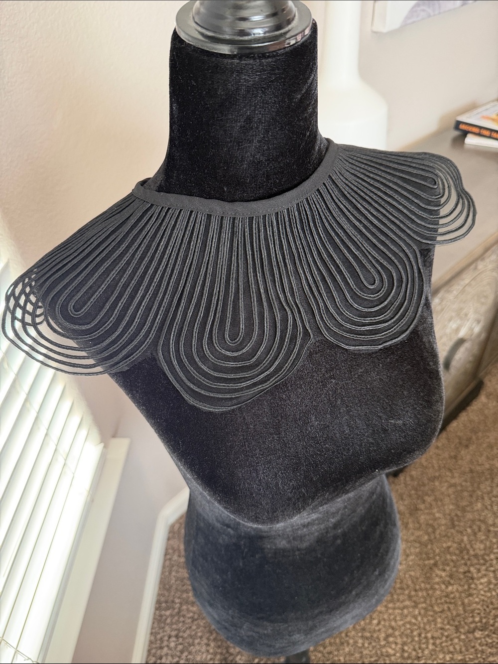 Black Decorative Collar - Scalloped Loop Design - Picture 1 of 5